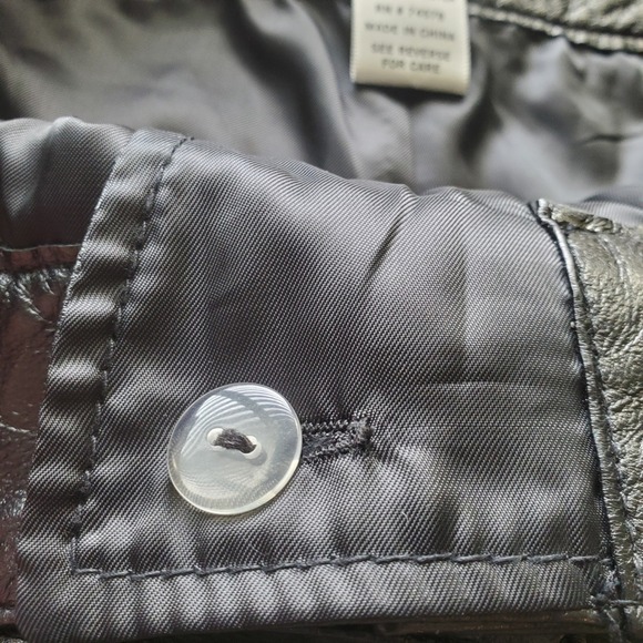 Cache Vintage 90s Y2K Women's Black Cuffed Leather Mini Shorts Size 4 - Picture 4 of 10